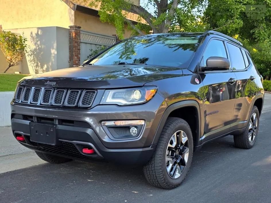 Used 2018 Jeep Compass Trailhawk w/ Leather Interior Group AWD/4WD image 3