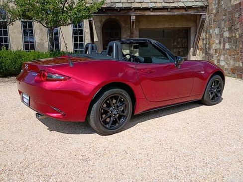 Used 2020 MAZDA MX-5 Miata Sport RWD image 15
