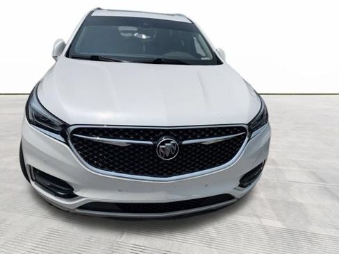 Used 2018 Buick Enclave Avenir w/ Avenir Technology Package FWD image 2
