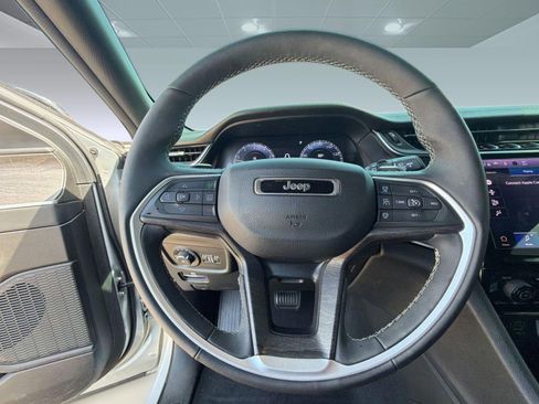 Used 2025 Jeep Grand Cherokee L Limited w/ Black Appearance Package RWD image 15