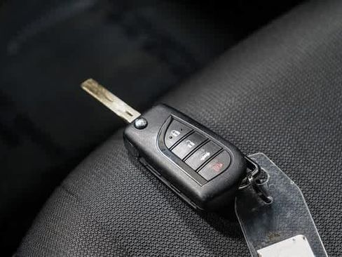 Certified 2022 Toyota Corolla LE image 28