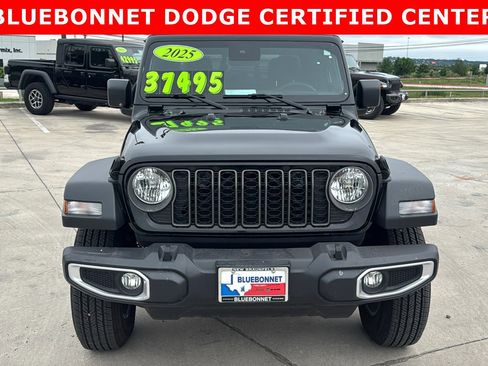 Used 2025 Jeep Gladiator Sport AWD/4WD image 2