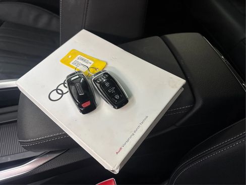 Used 2022 Audi e-tron Premium w/ Convenience Plus Package image 42