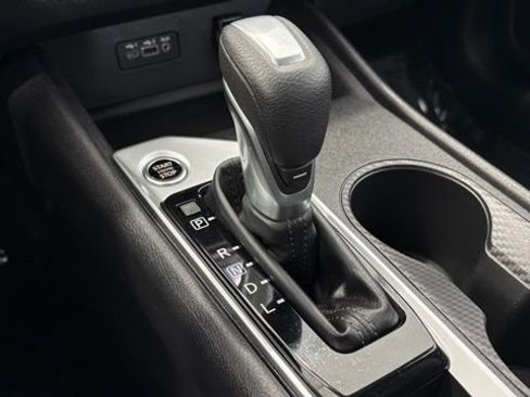 Used 2025 Nissan Altima 2.5 SV FWD image 38