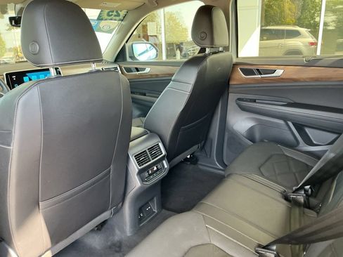 Used 2025 Volkswagen Atlas SE AWD/4WD image 30