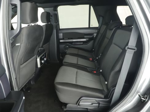 Used 2020 Ford Expedition XLT image 18