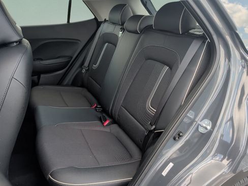 Used 2025 Hyundai Venue Limited FWD image 40