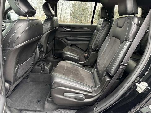 Used 2023 Jeep Grand Cherokee L Laredo image 28