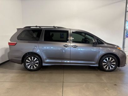 Used 2018 Toyota Sienna XLE Premium w/ Carpet Mat Package