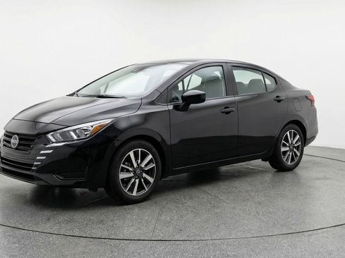 Used 2025 Nissan Versa SV FWD image 3