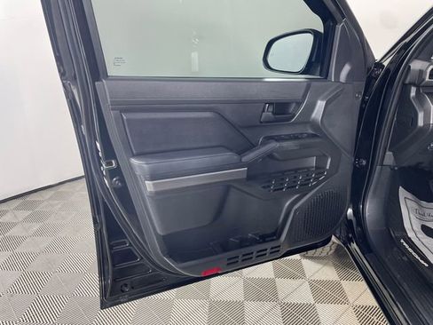 Used 2025 Toyota Tacoma SR5 AWD/4WD image 17