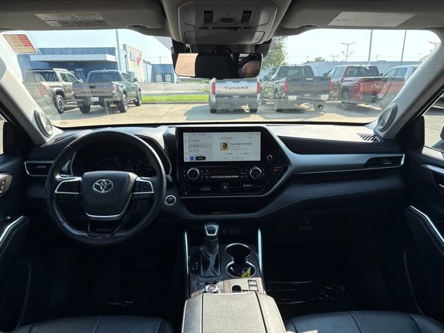 Certified 2025 Toyota Highlander Platinum AWD/4WD image 13