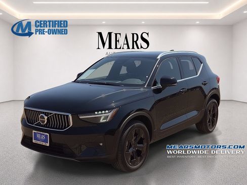 Used 2024 Volvo XC40 B5 Plus AWD/4WD image 1