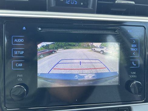 Used 2017 Toyota Corolla LE FWD image 14