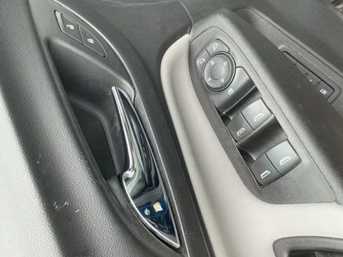 Used 2019 Chevrolet Equinox Premier AWD/4WD image 9