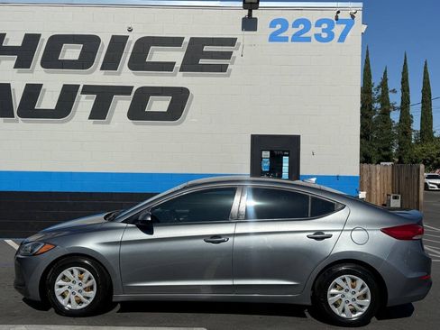 Used 2017 Hyundai Elantra SE FWD image 16