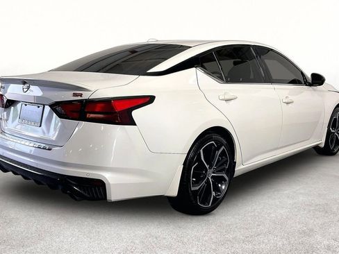 Used 2023 Nissan Altima 2.5 SR FWD image 2