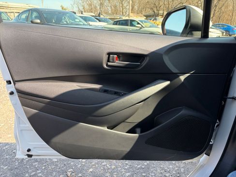 Used 2025 Toyota Corolla LE image 18