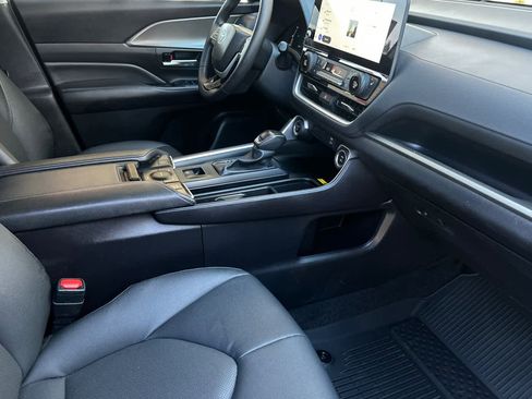 Used 2025 Toyota Grand Highlander AWD Hybrid image 18