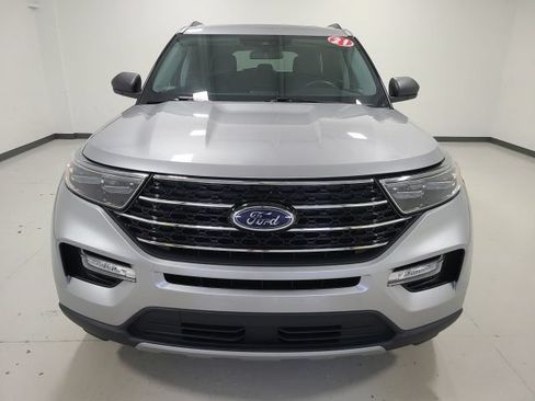 Used 2021 Ford Explorer XLT w/ Equipment Group 202A AWD/4WD image 32