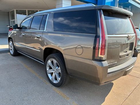 Used 2016 Cadillac Escalade ESV Premium AWD/4WD image 5