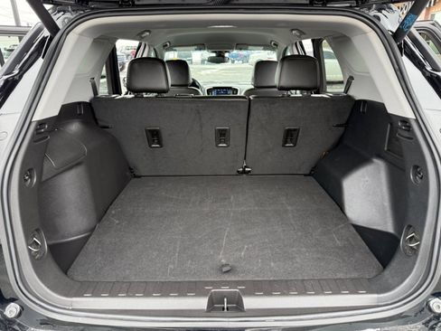 Used 2024 GMC Terrain SLT image 19