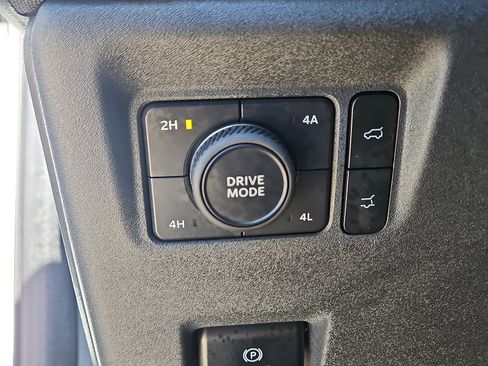 Used 2025 Ford Expedition Active image 15