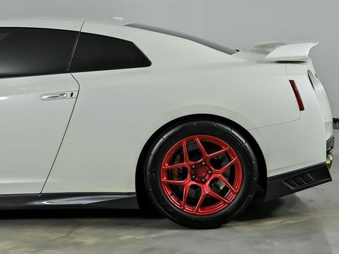 Used 2019 Nissan GT-R Premium AWD/4WD image 9
