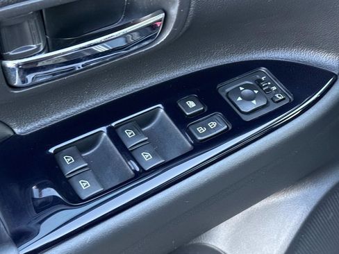 Used 2020 Mitsubishi Outlander LE AWD/4WD image 18