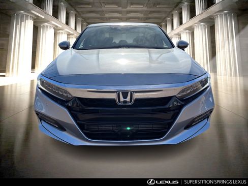 Used 2018 Honda Accord Touring image 9