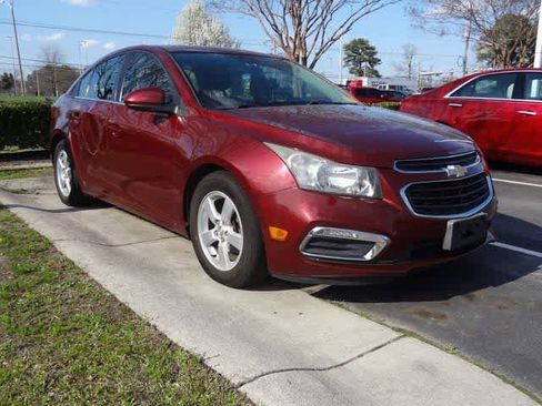 Used 2015 Chevrolet Cruze LT w/ Technology Package image 3