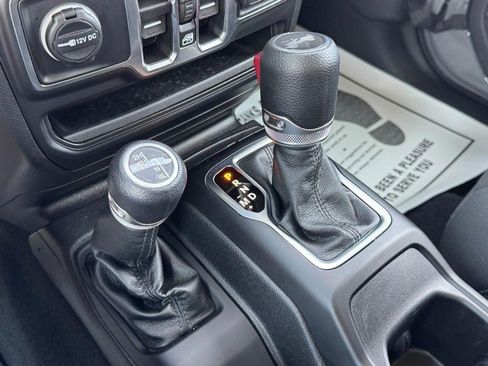Used 2022 Jeep Wrangler Unlimited Sport AWD/4WD image 24