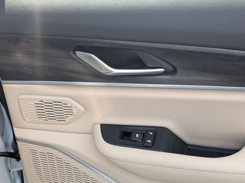 New 2026 Jeep Grand Cherokee Limited w/ Luxury Tech Group II RWD image 33