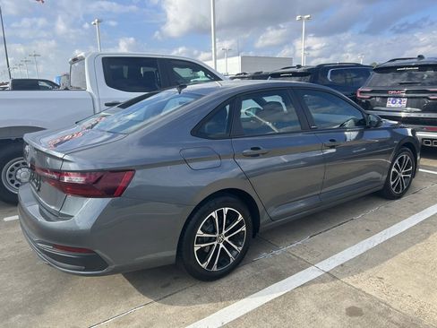 Used 2025 Volkswagen Jetta Sport image 5