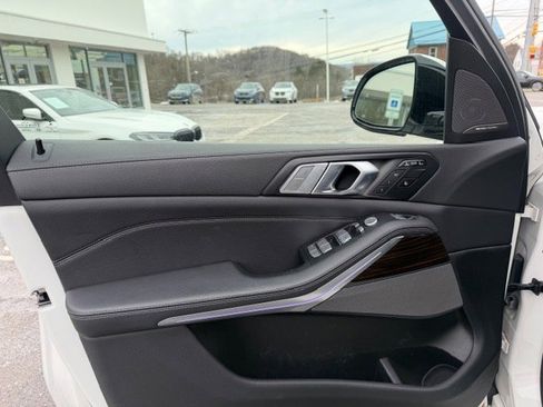 Used 2020 BMW X7 xDrive40i w/ Premium Package image 14