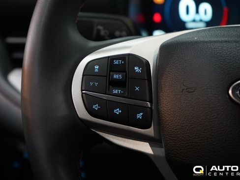 Used 2025 Ford Explorer Active AWD/4WD image 16