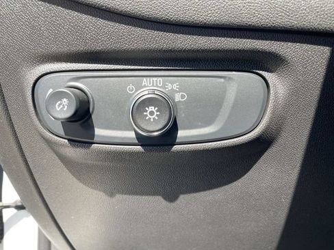 Used 2024 Chevrolet Equinox LT FWD image 34