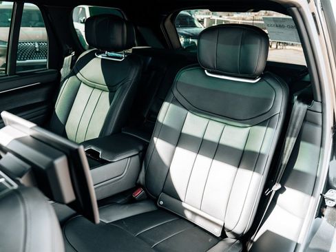 Used 2024 Land Rover Range Rover Long Wheelbase Autobiography image 36