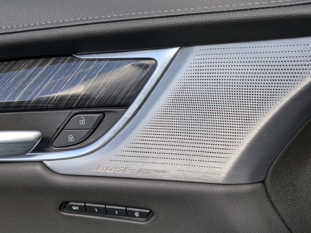 Used 2022 Cadillac XT6 Premium Luxury w/ Technology Package FWD image 31