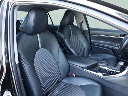 Used 2020 Toyota Camry SE FWD image 23
