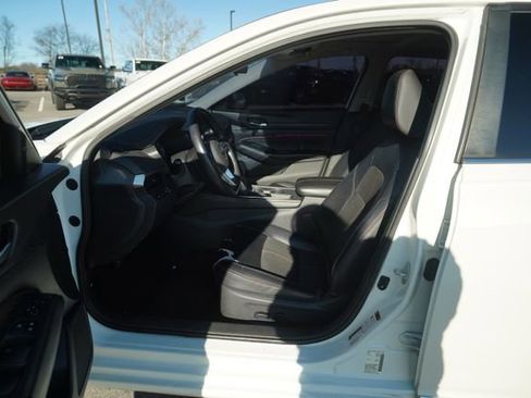 Used 2019 Nissan Altima 2.5 SR w/ SR Premium Package image 13