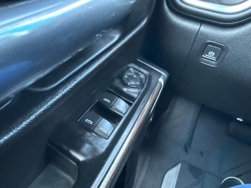 Used 2019 Chevrolet Silverado 1500 RST AWD/4WD image 31