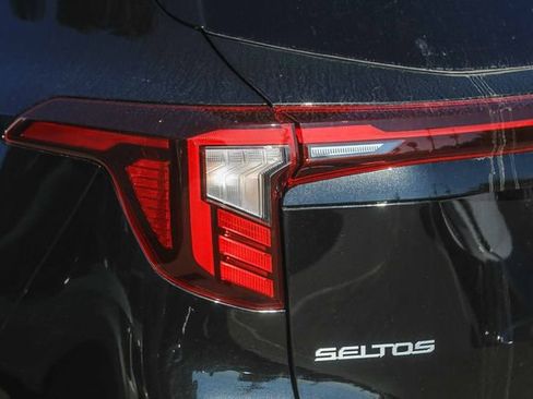 New 2026 Kia Seltos EX FWD image 18