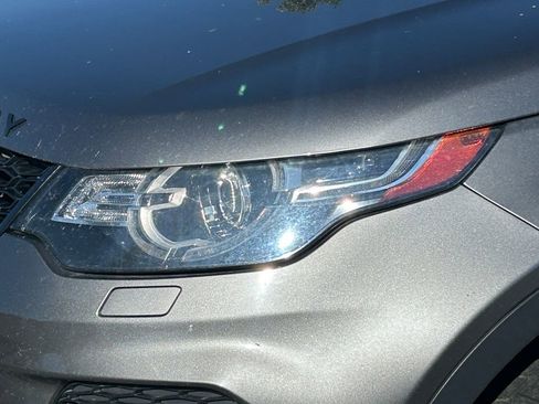 Used 2018 Land Rover Discovery Sport HSE image 12