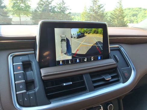 Used 2023 Chevrolet Tahoe High Country w/ Premium Package 2 AWD/4WD image 31
