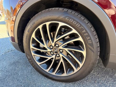 Used 2019 Lincoln Nautilus Reserve image 10