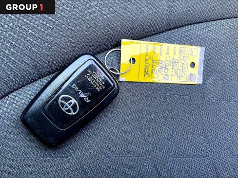Used 2025 Toyota RAV4 XLE AWD/4WD image 15