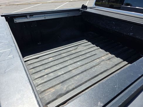 Used 2020 Nissan Titan SV w/ SV Convenience Package image 19