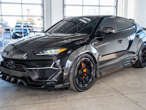 Used 2022 Lamborghini Urus image 12