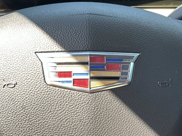 Used 2024 Cadillac XT4 Luxury w/ Cold Weather Package FWD image 24